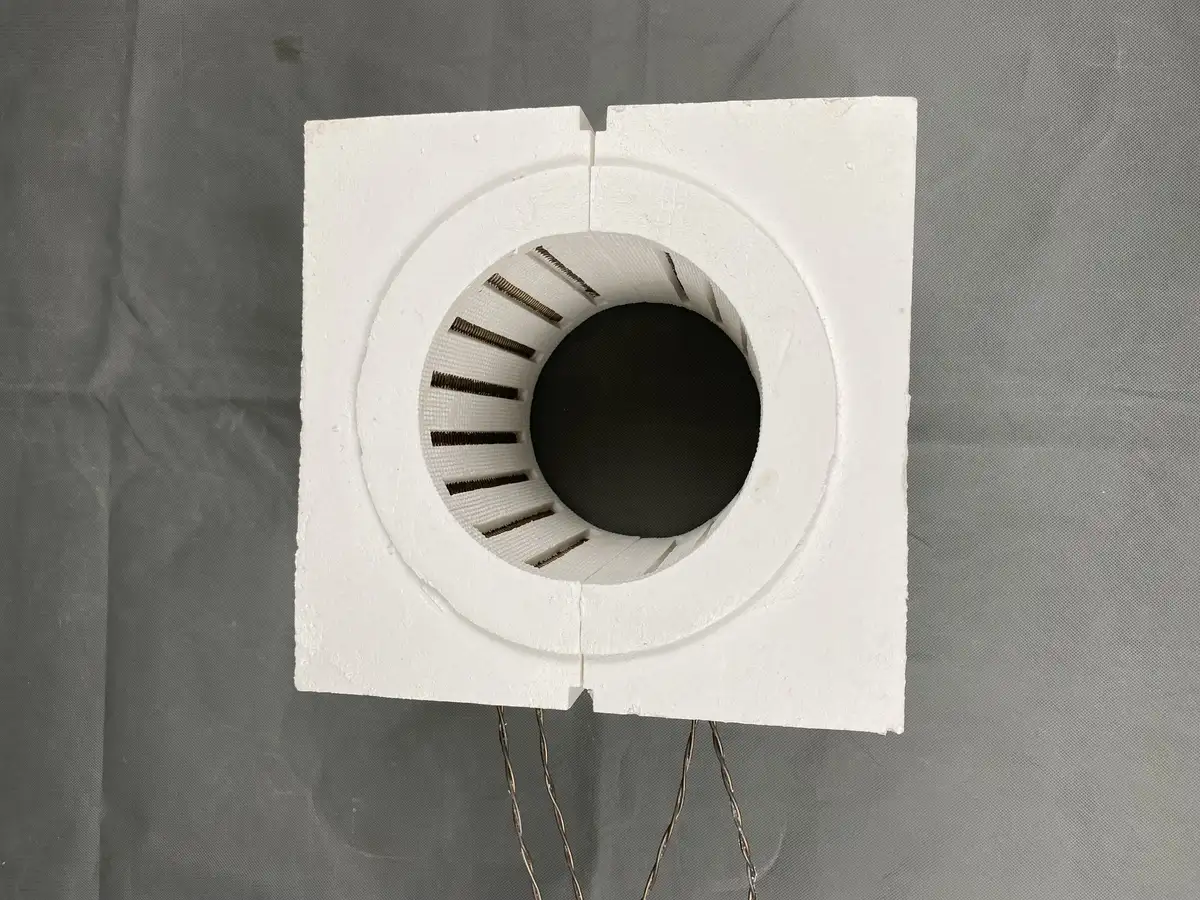 Square external furnace chamber with a cylindrical heated space and installed resistance wire