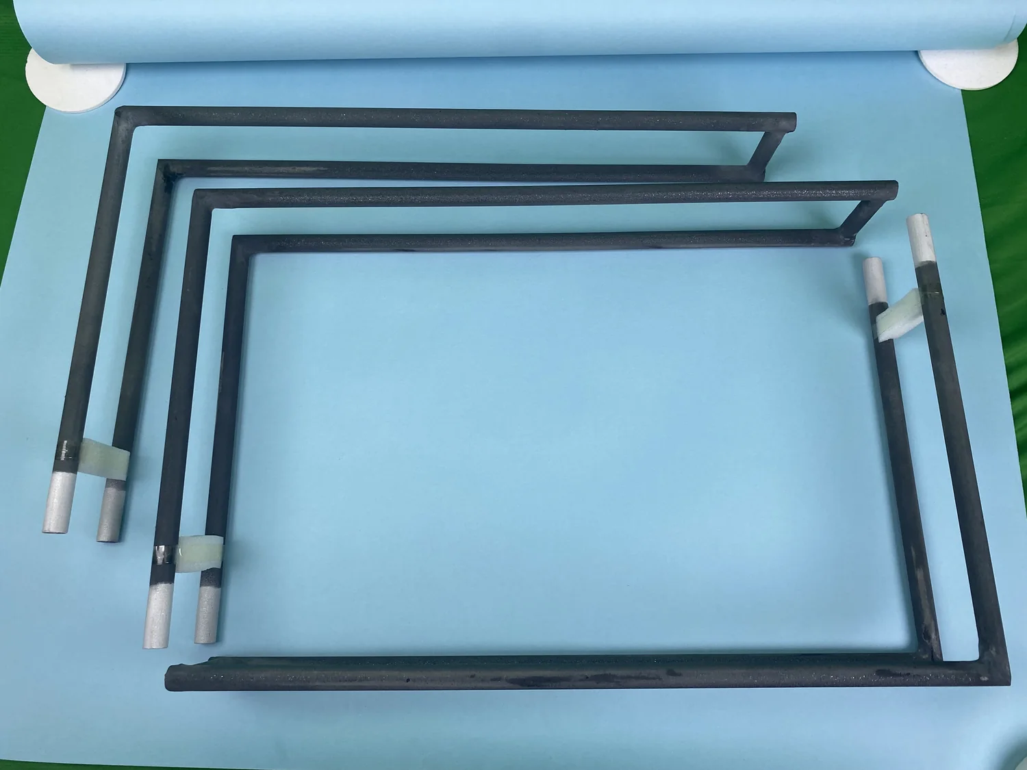 Silicon carbide heating elements in several working lengths