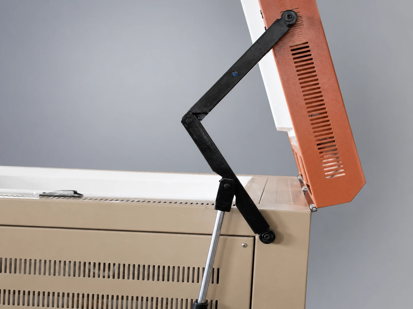 Articulated linkage and gas-assisted support on an open top-loading furnace lid