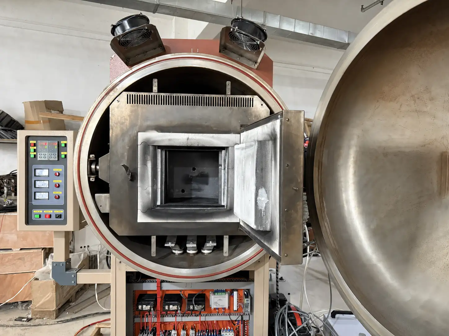 Open vacuum atmosphere box furnace