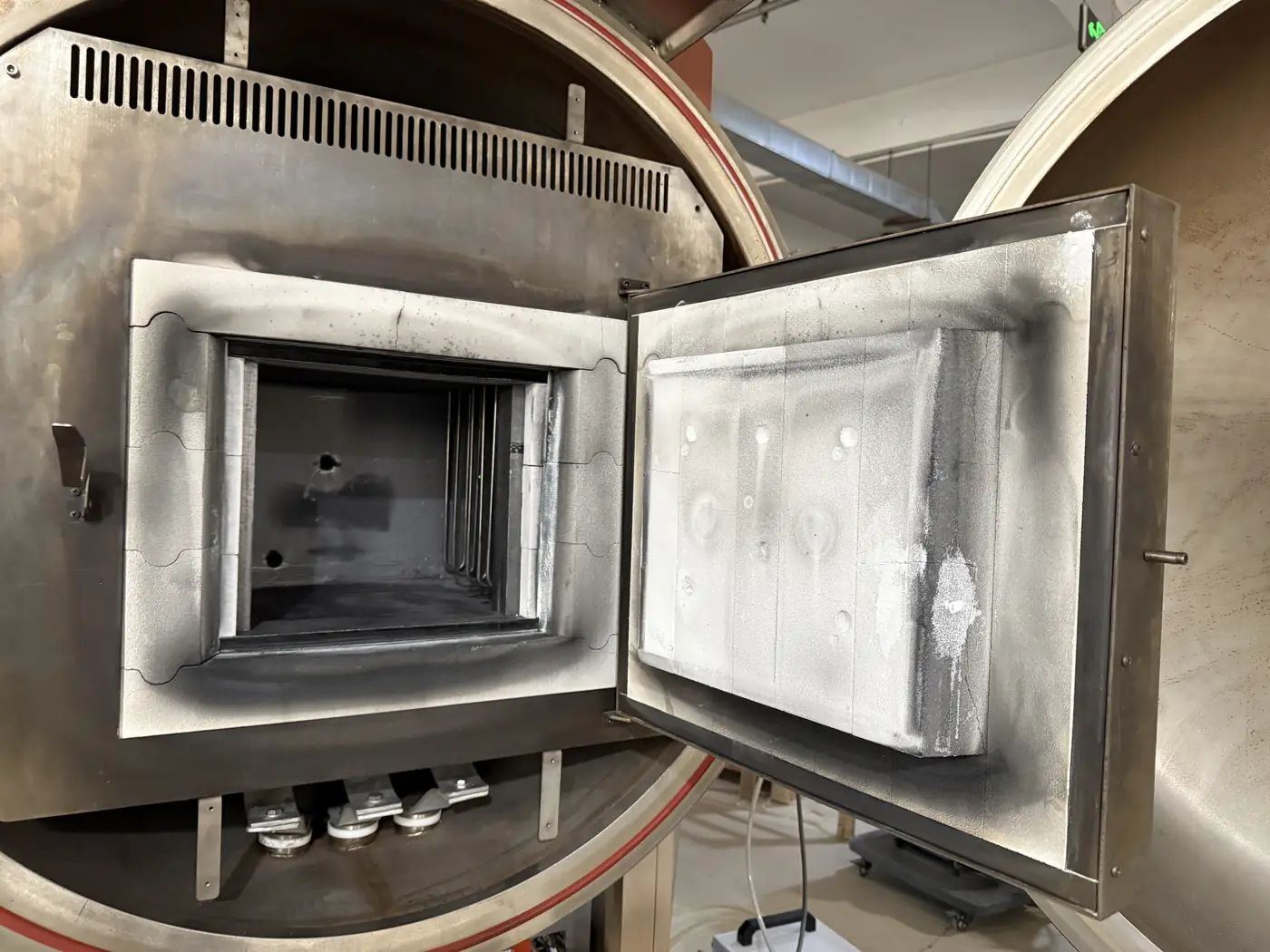 Open heated chamber inside a vacuum furnace vessel