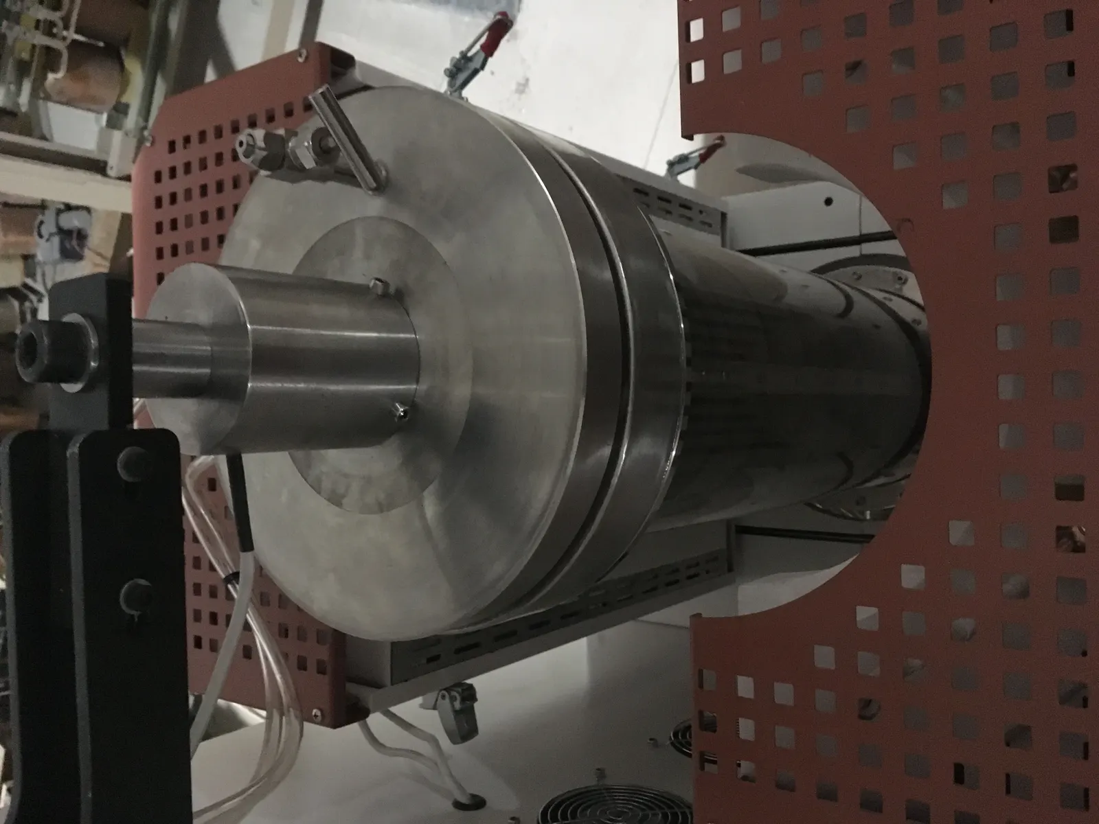 Cylindrical vacuum brazing furnace vessel and process connection detail